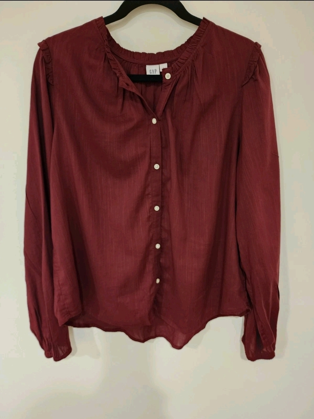 GAP Women's Ruffled Neck Button-Down Top in Wine